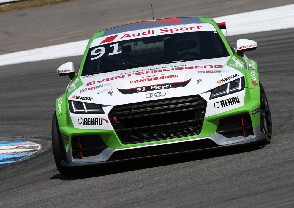 Il verde dell'Audi TT: per Yves Meyer, le gare su circuito puro sono un'esperienza nuova. 