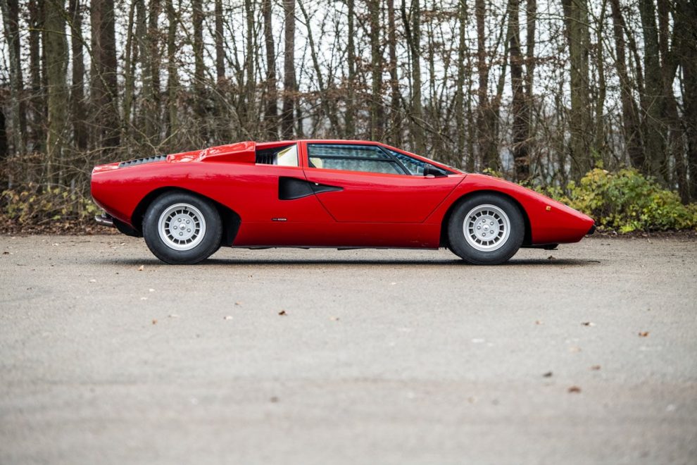 Rod Stewart's Lamborghini Countach LP 400 was restored to original condition by experts.