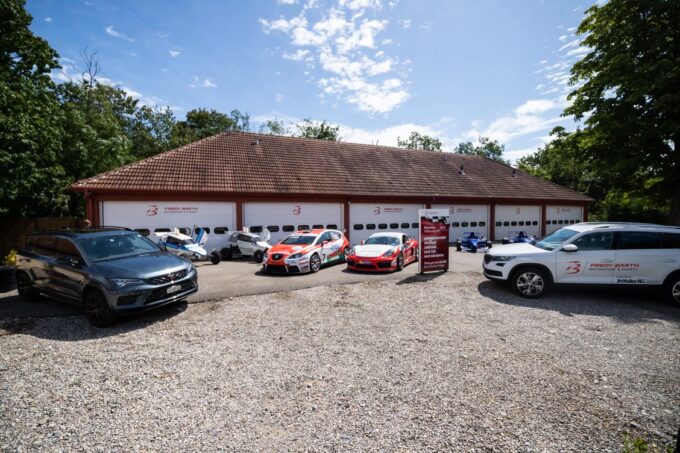 Hotel per auto da corsa