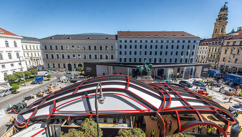 Statua Porsche IAA Mobilità