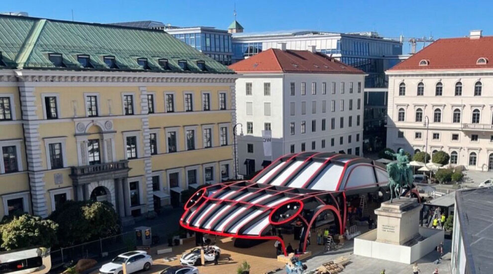 Statua Porsche IAA Mobilità